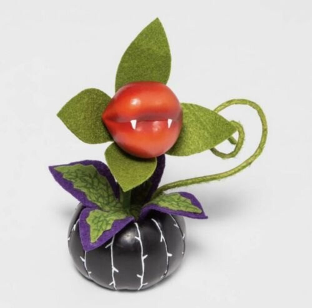 Hyde & Eek Ghoulish Garden Creepy Kiss Of Death Faux Succulent  Vampire